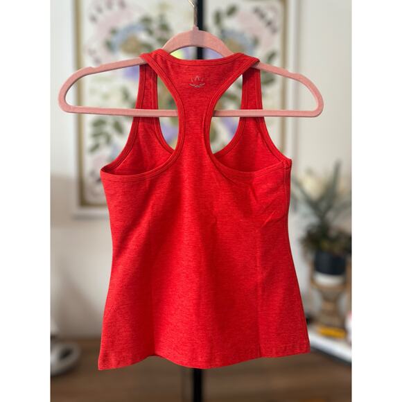 NWOT Beyond Yoga Spacedye Step Up Racerback Tank Candy Apple Red Heather Small - Picture 4 of 7